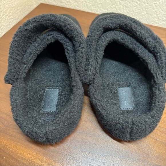 CROCS Classic Cozy Slipper Fleece Faux Fur Black Unisex Women‎ 12, Man 10 EUC main image 5